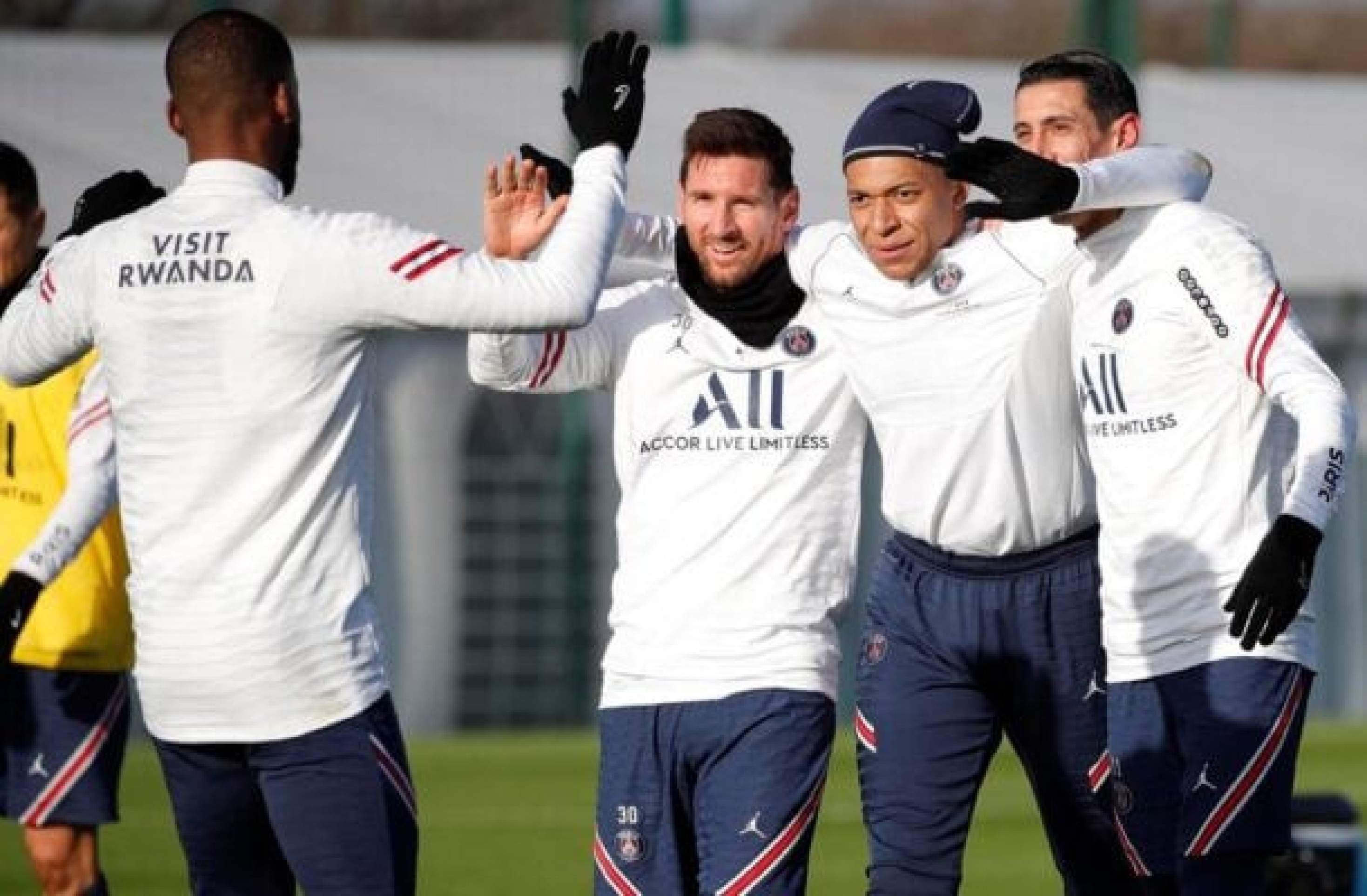 Mbappé elogia Messi e diz que aprendeu com o argentino: “Ajudou a entender melhor o jogo”