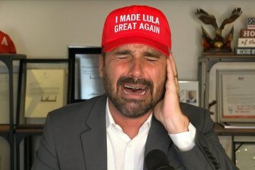 Danilo Gentili ironiza Eduardo Bolsonaro e o chama de 'camisa 10 do Lula'
 -  (crédito: Reprodução/Redes Sociais/Feito com Inteligência Artificial)