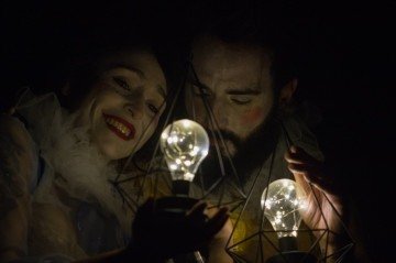 Espetáculo reflete sobre o que significa se relacionar
