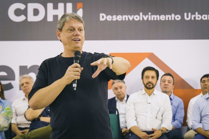 Tarcísio diz que Haddad usa seu nome 