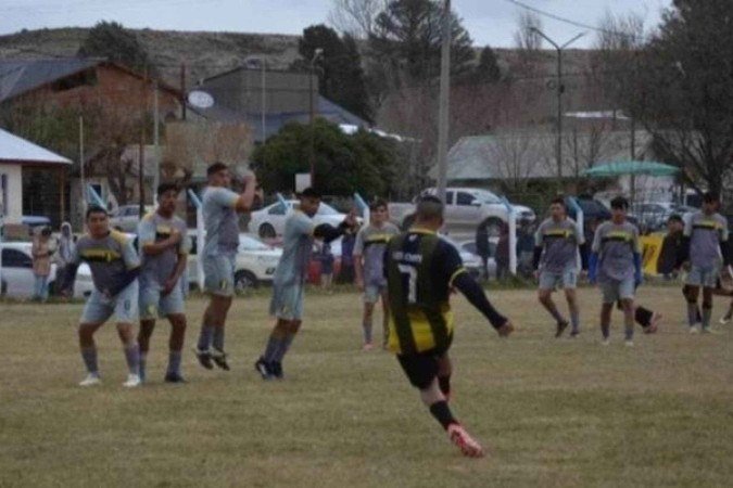 Rodada da Liga regional de Loncopué foi adiada após o caso envolvendo árbitros bêbados -  (crédito: Reprodução)