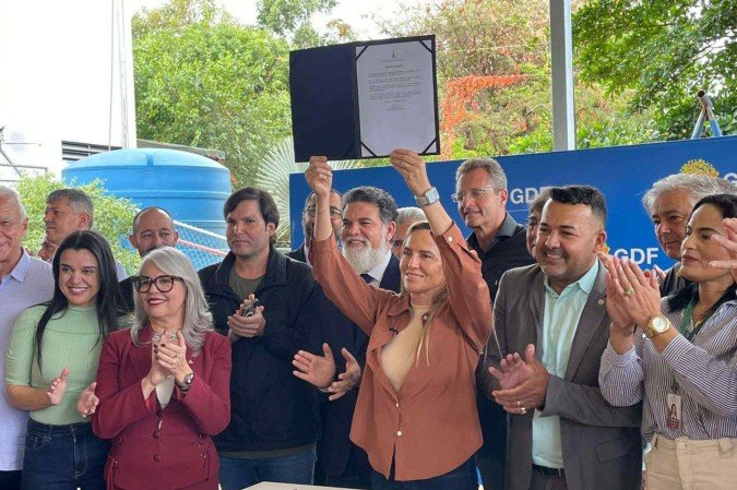 Celina autoriza pavimentação no acesso à Escola Classe Aguilhada -  (crédito: Davi Cruz/CB)