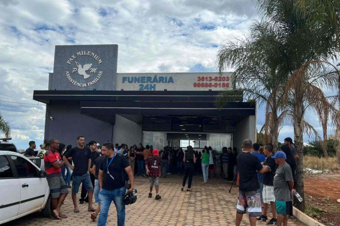 Família vítima de tragédia em Águas Lindas é velada
- (crédito: Vitória Torres/CB) Família vítima de tragédia em Águas Lindas é velada
- (crédito: Vitória Torres/CB)