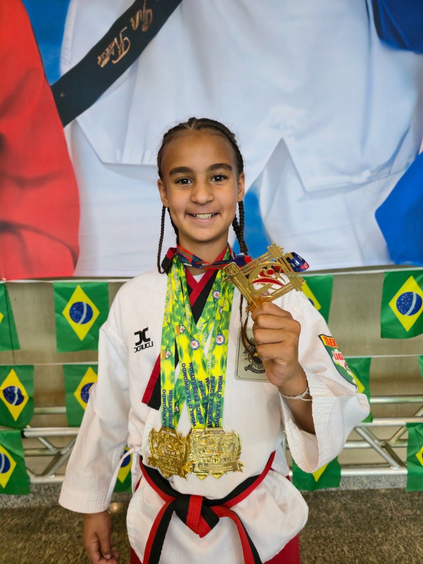 Brasiliense de 10 anos vence Mundial de Taekwondo