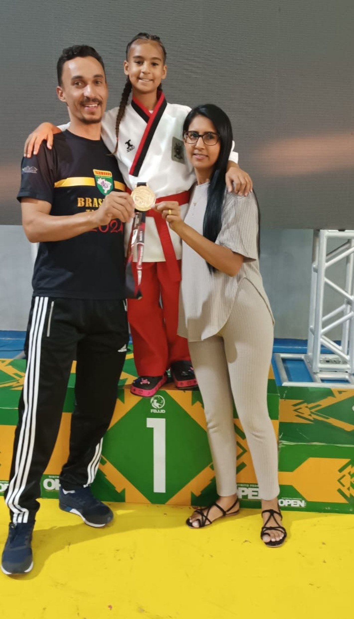 Brasiliense de 10 anos vence Mundial de Taekwondo