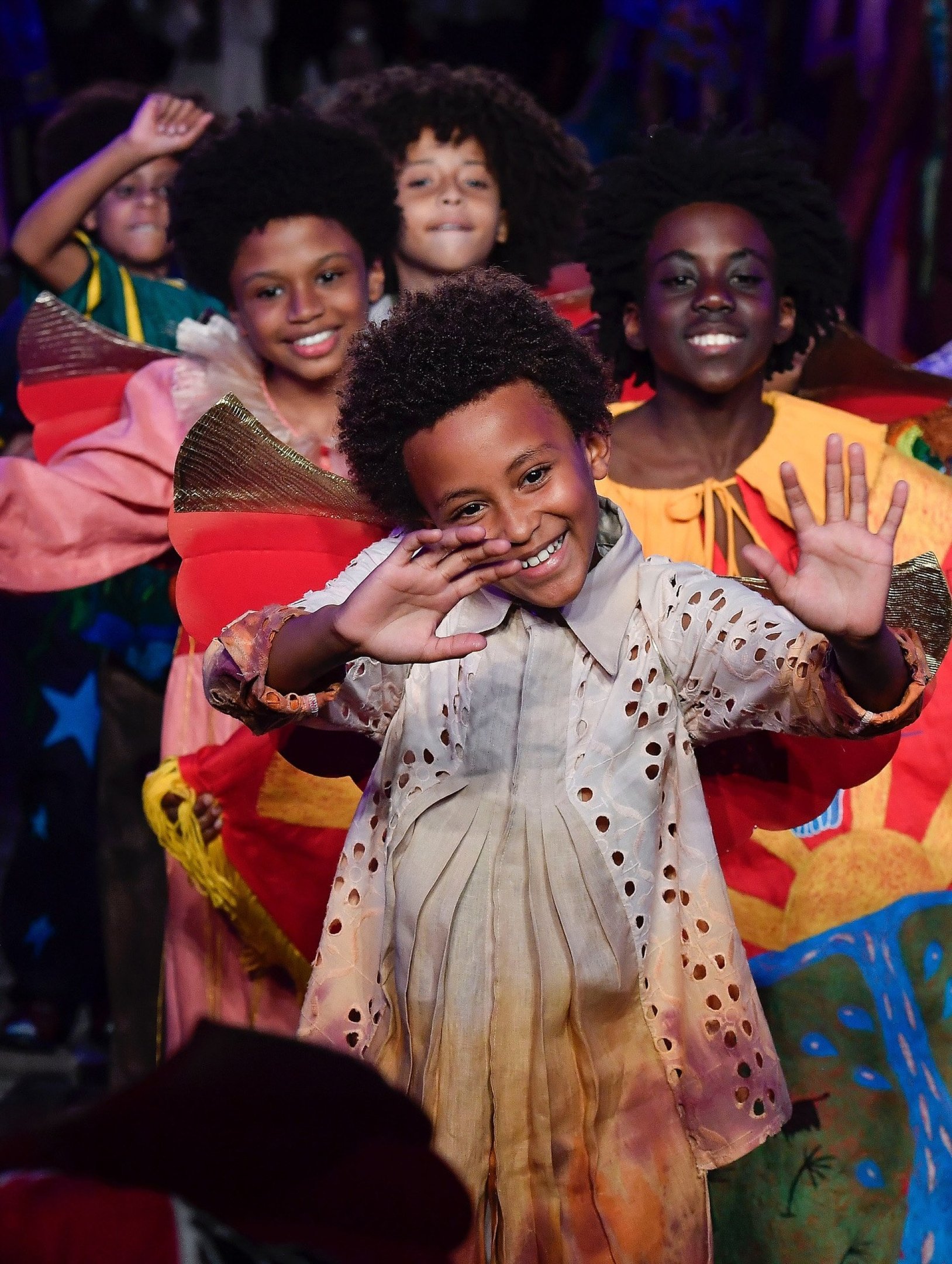 No coração do Museu da Língua Portuguesa, Ronaldo Fraga transformou a passarela em procissão e poesia