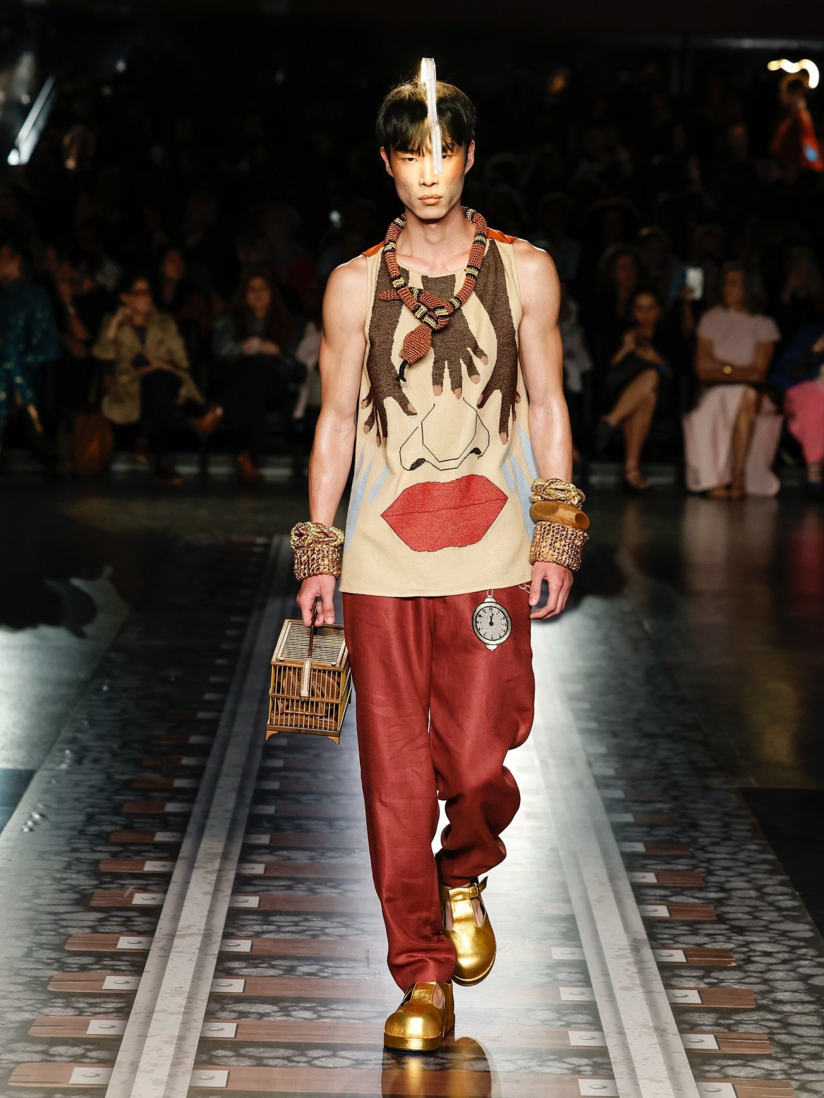 O vermelho, terracota e laranjado tomou de conta da coleção