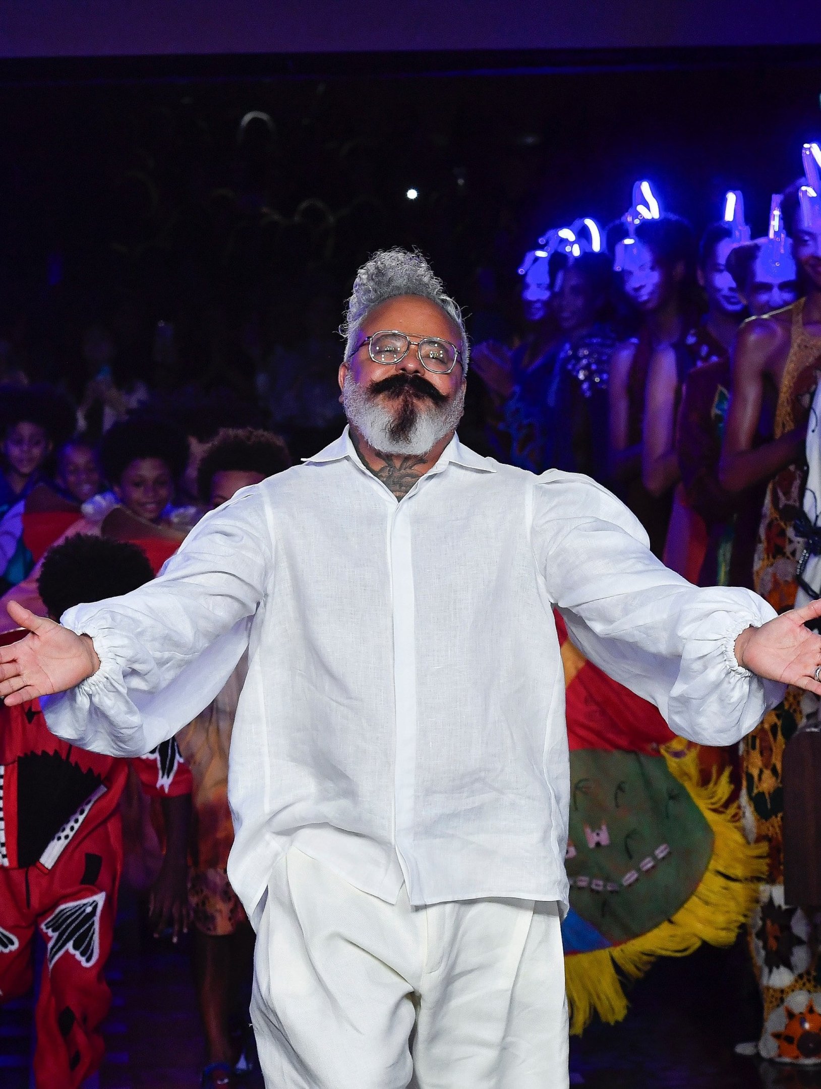 Depois de seis anos, Ronaldo Fraga volta às passarelas e reafirma seu lugar na história da moda brasileira.