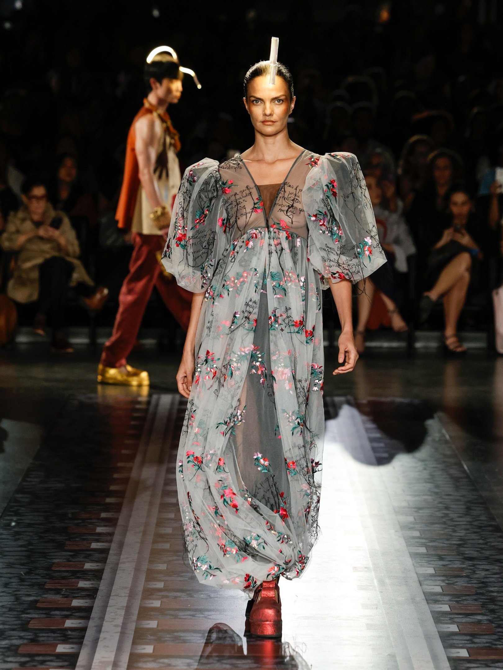 Mais que um desfile: um tributo à sensibilidade e à arte de sentir.