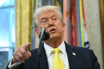 Donald Trump fala durante entrevista coletiva no Salão Oval da Casa Branca, em Washington  -  (crédito: Andrew Caballero-Reynolds/AFP)