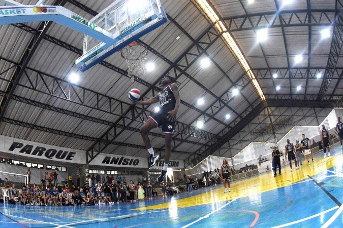  Trailer para a comunidade de Ceilândia assistir, anteontem, antes do espetáculo de hoje -  (crédito:  Ed Alves CB/DA Press)