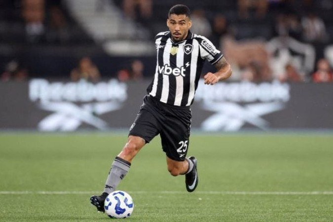 ALLAN - Demorou em algumas coberturas, errou lanÃ§amentos e deixou Arrascaeta girar na jogada de gol do time da Lagoa. Passou, aliÃ¡s, lotado na marcaÃ§Ã£o. FrÃ¡gil no combate aos jogadores rivais - NOTA: 1,0 - Foto: Vitor Silva/Botafogo