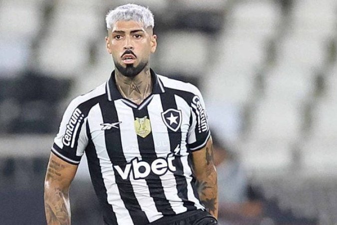 BARBOZA - Parecia que colocaria Pedro no bolso. Bem nas rebatidas e nos desarmes. Aos poucos, porÃ©m, foi virando o velho e imtempestivo Barboza. Foi perdendo as disputas atÃ© levar aquele cartÃ£o amarelo de praxe - NOTA: 4,0 - Foto: Vitor Silva/Botafogo