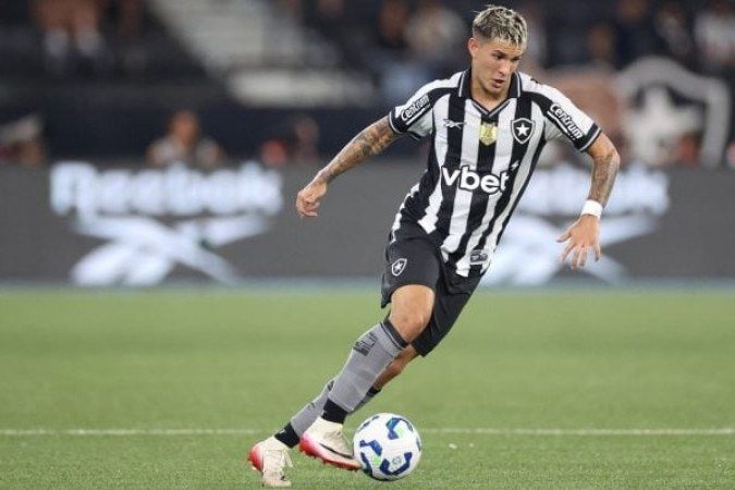 PONTE - Muitos mais baixos do que altos. Deu mole ao acompanhar Bruno Henrique algumas vezes e puxou contra-ataques. Muito abaixo de Vitinho e sem a segurança defensiva do lateral direito da Seleção Brasileira - NOTA: 4,5 - Foto: Vitor Silva/Botafogo