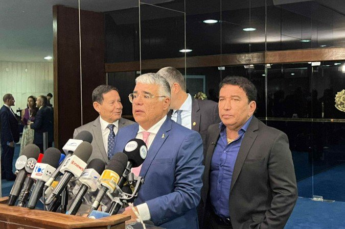 O documento, com 37 páginas, é liderado pelo senador Eduardo Girão (Novo-CE) e conta com as assinaturas de Magno Malta (PL-ES), Hamilton Mourão (Republicanos-RS), Carlos Portinho (PL-RJ), Damares Alves (Republicanos-DF), Luis Carlos Heinze (PP-RS), Marcos Pontes (PL-SP) e Jorge Seif (PL-SC), entre outros - (crédito: Vanilson Oliveira / CB / DA Press) O documento, com 37 páginas, é liderado pelo senador Eduardo Girão (Novo-CE) e conta com as assinaturas de Magno Malta (PL-ES), Hamilton Mourão (Republicanos-RS), Carlos Portinho (PL-RJ), Damares Alves (Republicanos-DF), Luis Carlos Heinze (PP-RS), Marcos Pontes (PL-SP) e Jorge Seif (PL-SC), entre outros - (crédito: Vanilson Oliveira / CB / DA Press)