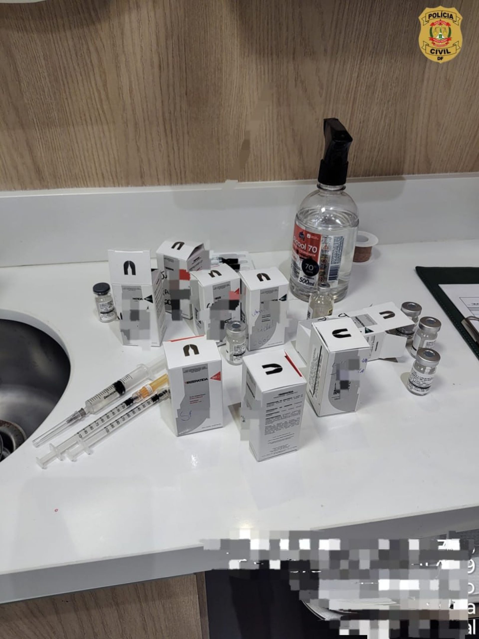 No local, foram encontradas substâncias como tizarpatida, semaglutida e testosterona, utilizadas em tratamentos de emagrecimento 