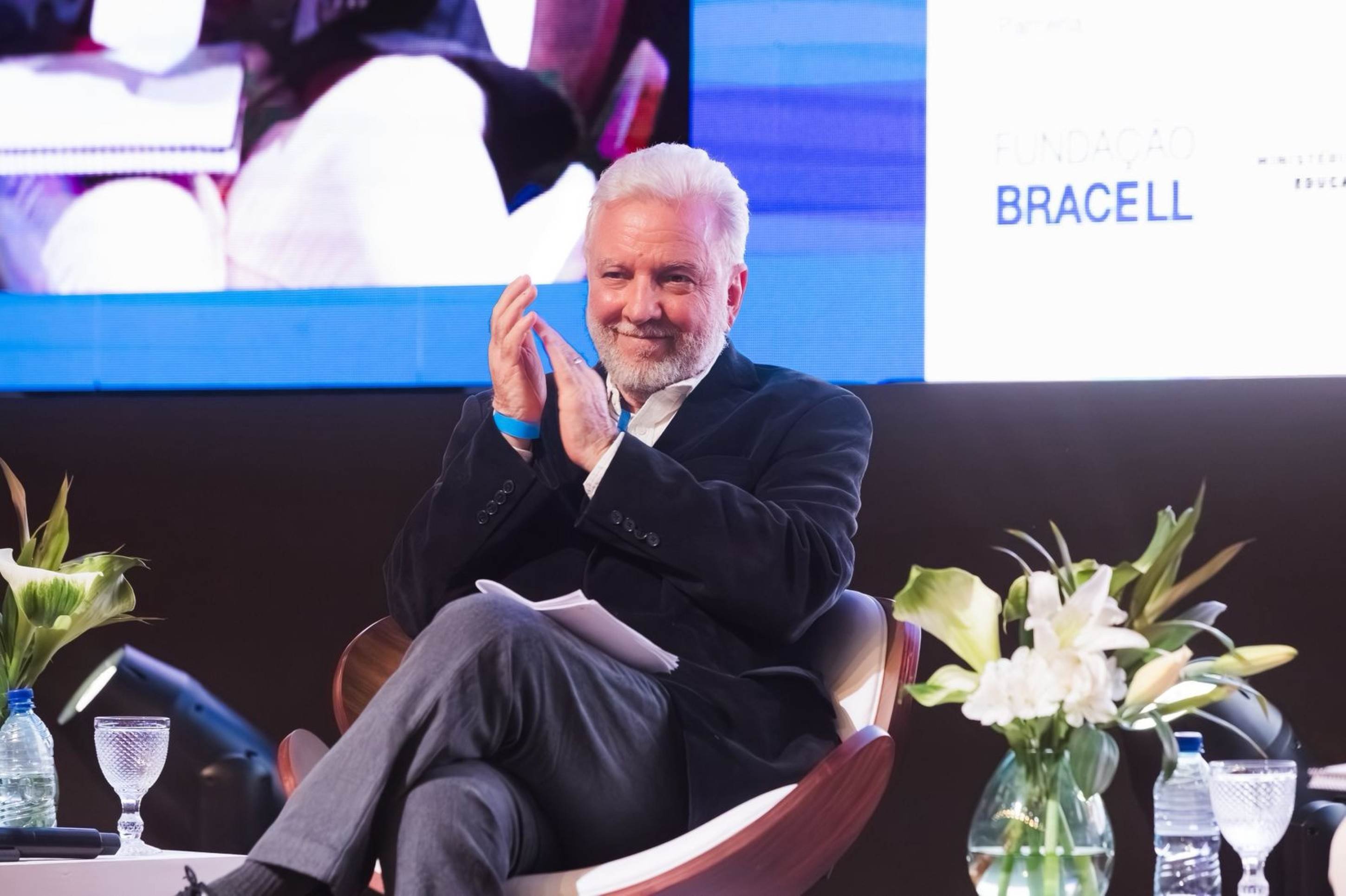 Entre a esperança e a resistência: o que é ser professor no Brasil