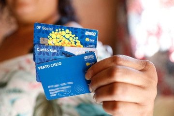 O auxílio é pago em ciclo de 18 parcelas para 130 mil famílias em situação de insegurança alimentar e nutricional. -  (crédito: Lúcio Bernardo Jr/Agência Brasília)