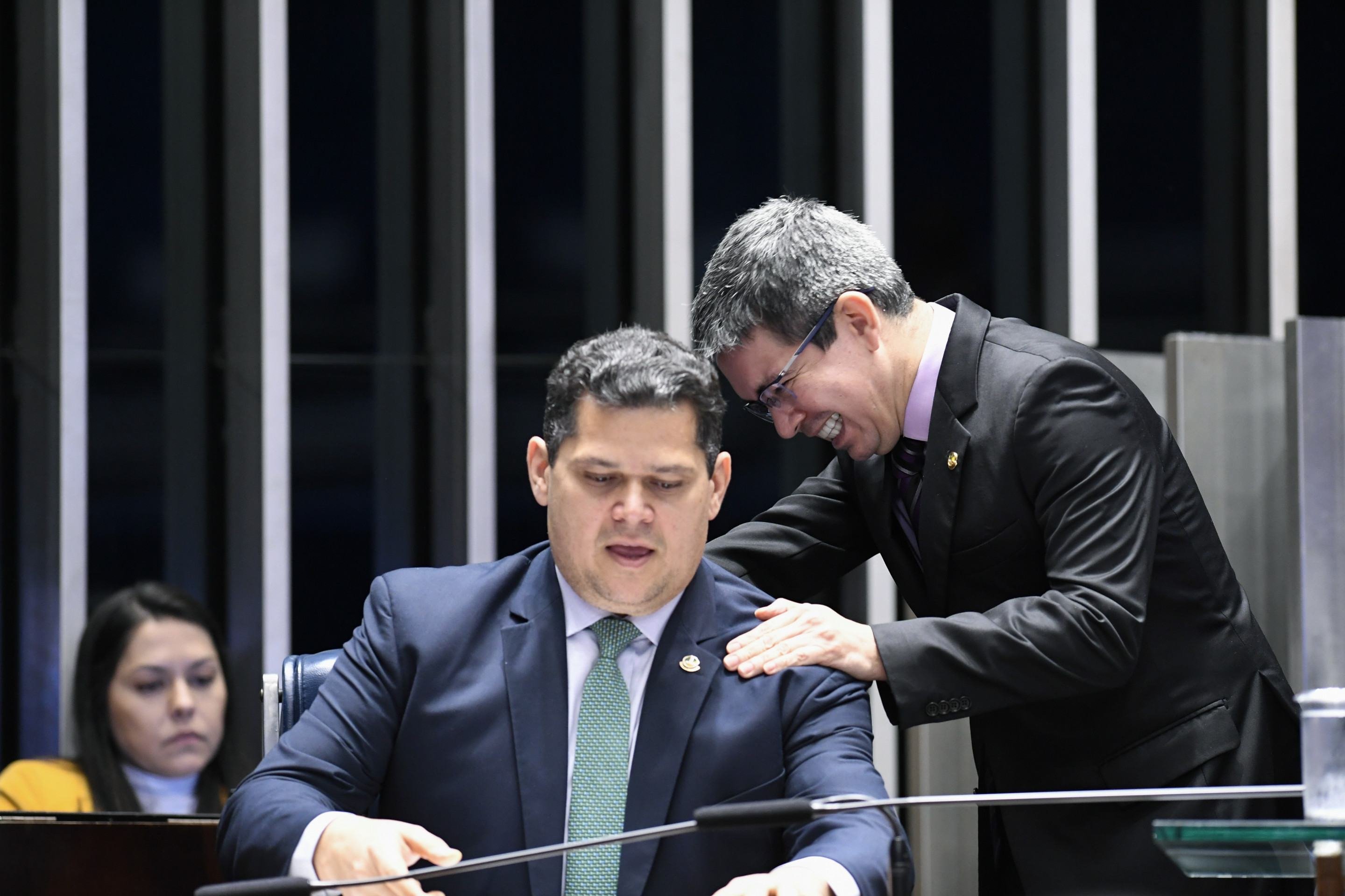 Palácio evita queda de vetos com a ajuda de Alcolumbre