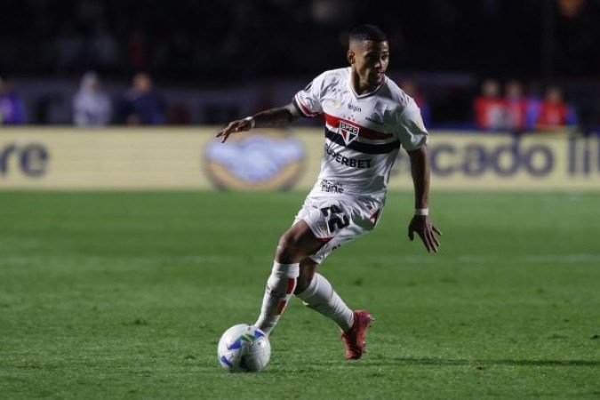 MAÍLTON - Ao contrário das partidas em que entrou durante o jogo, o lateral não conseguiu trazer o seu fator diferencial ao longo da partida, sendo muito discreto e não conseguiu aparecer muito. Nota: 4,5 - Foto: Rubens Chiri/São Paulo FC