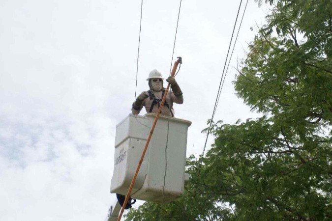 Segundo a concessionária, caso o trabalho seja concluído antes do horário previsto, o fornecimento será restabelecido sem aviso prévio -  (crédito: Divulgação/Neoenergia)