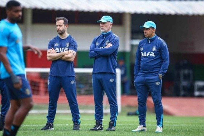 Grêmio se mobiliza para conseguir contar com Kannemann (esquerda) e Marlon (direita) contra o São Paulo  -  (crédito: Fotos: Lucas Uebel / Grêmio )