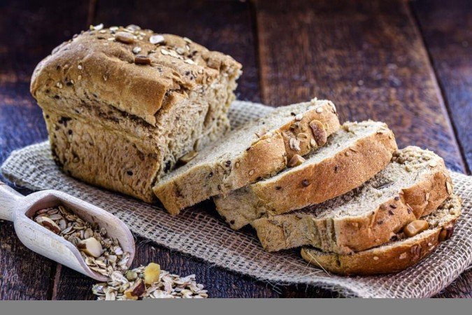 Pão de aveia com castanha-do-pará e linhaça (Imagem: RHJPhtotos | Shutterstock)  -  (crédito: EdiCase)