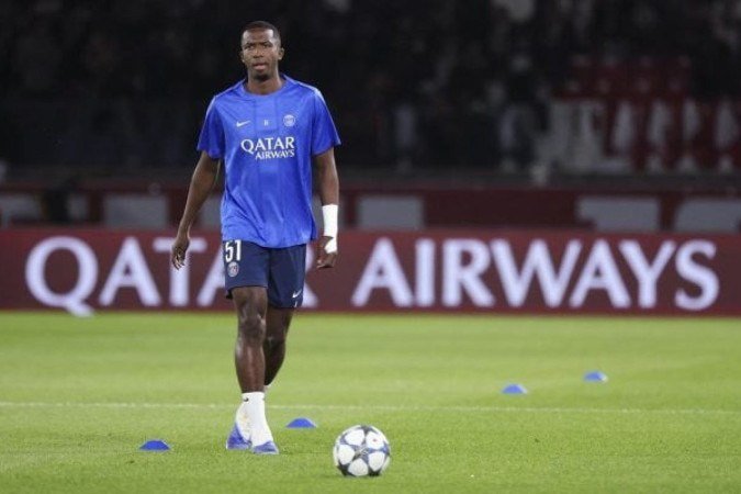 Ideia dos parisienses é de demonstrar valorização ao defensor de 24 anos -  (crédito: Foto: Catherine Steenkeste/Getty Images for Qatar Airways)