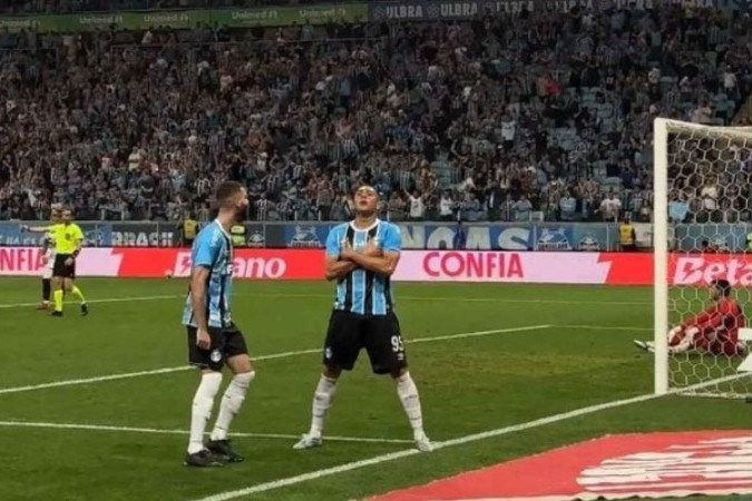 Carlos Vinícius anotou os dois gols da vitória do Grêmio contra o São Paulo -  (crédito: Foto: Reprodução)