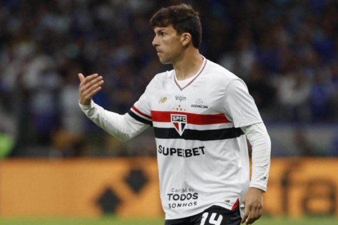 TAPIA - Foi o jogador que mais apareceu no campo de ataque do Tricolor. Teve boas participações pelo lado esquerdo ao longo da primeira etapa e até teve as melhores chances de gol. No segundo tempo, ficou mais discreto e foi substituído. Nota: 6 - Foto: Rubens Chiri/São Paulo FC