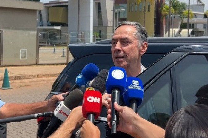 Barroso fala com a imprensa após saída de hospital em Brasília - (crédito: Mariana Menhô) Barroso fala com a imprensa após saída de hospital em Brasília - (crédito: Mariana Menhô)
