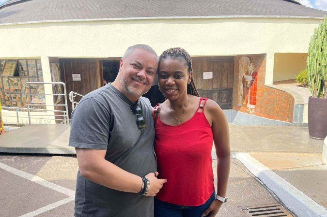 O casal Guilherme Veloso e Maristela de Jesus participaram da missa em gratidão a padroeira dos endividados