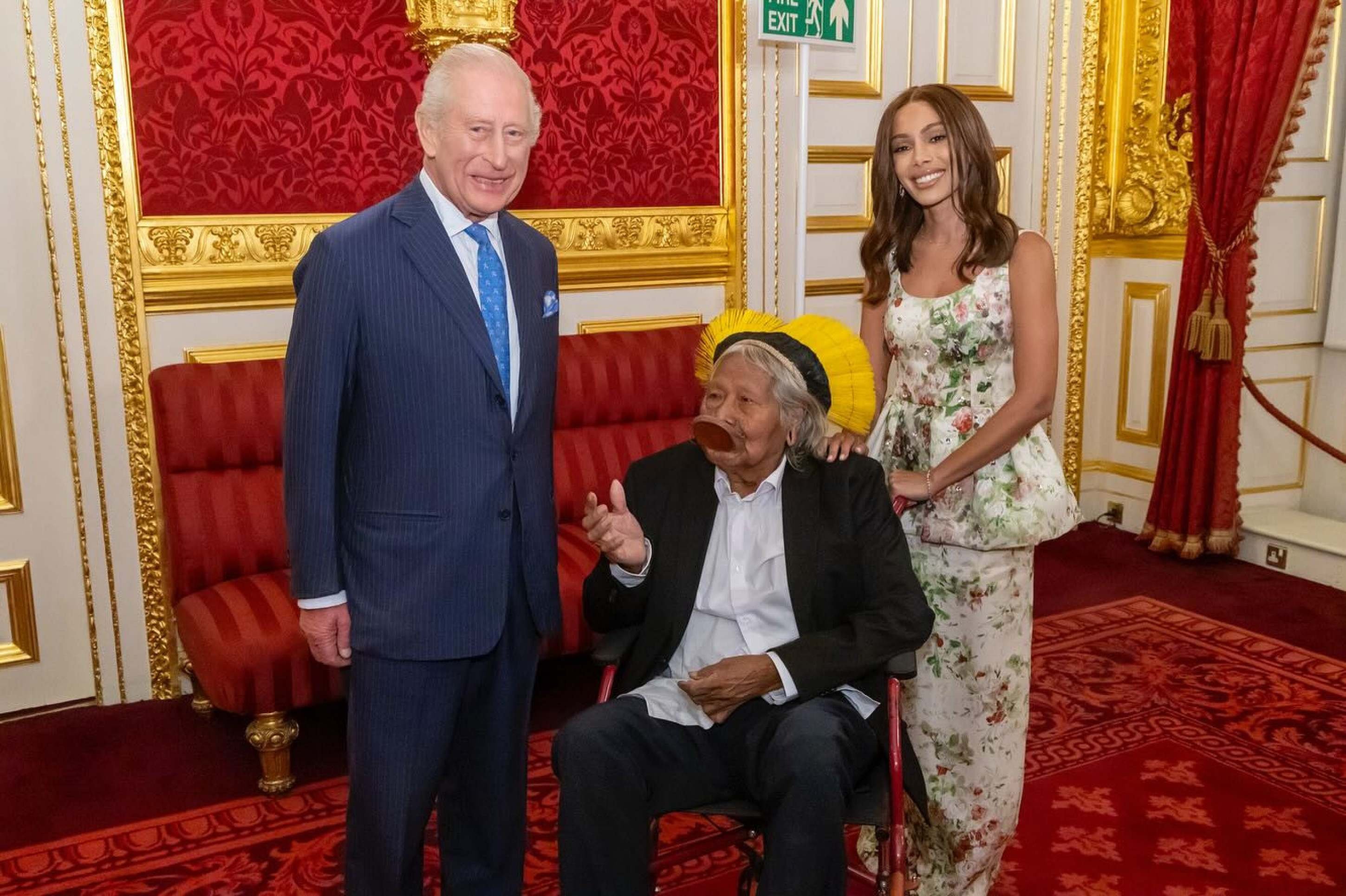 Anitta se encontra com Rei Charles III em evento sobre meio ambiente na Inglaterra