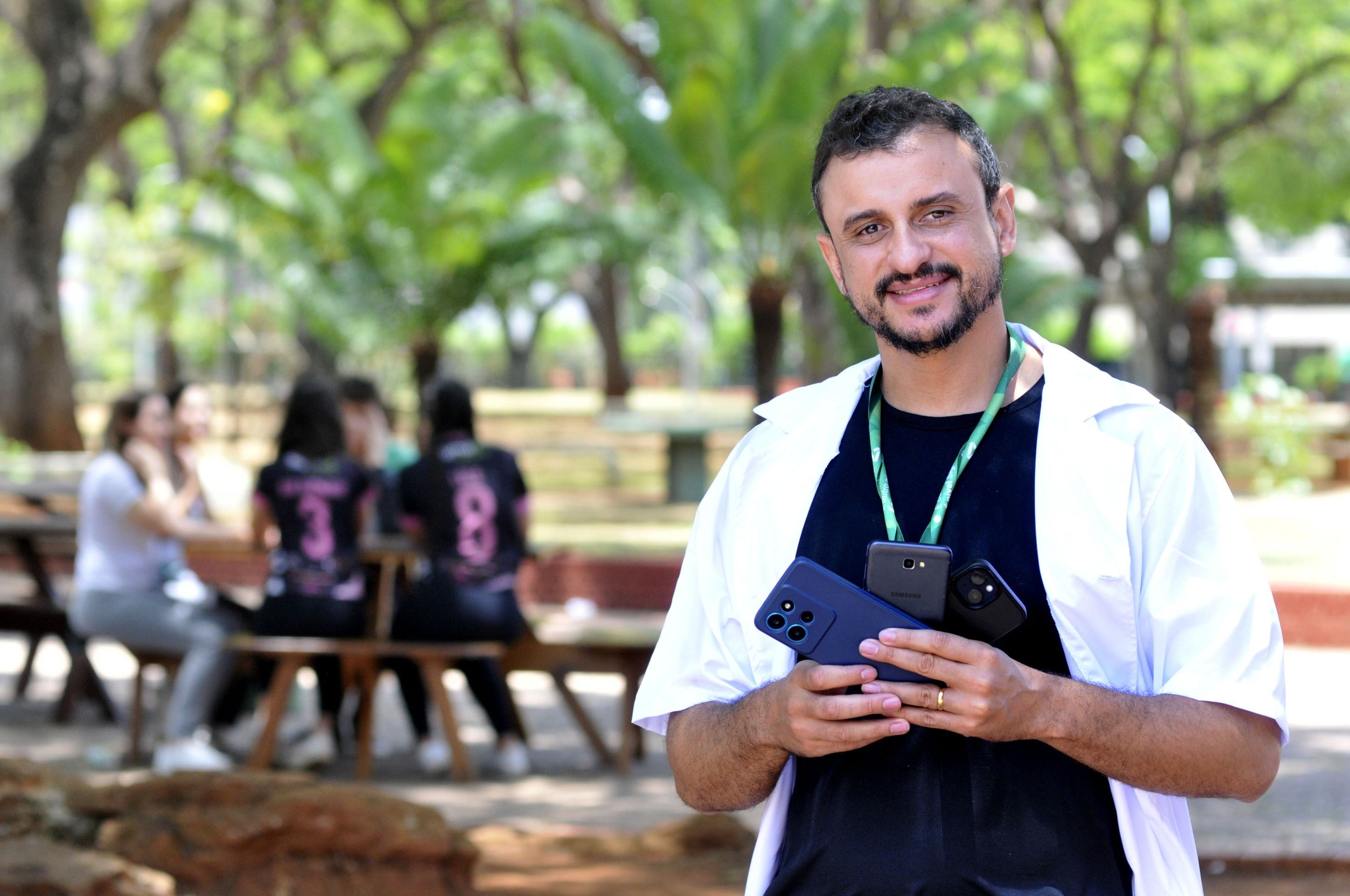 Diretor de escola particular, Gabriel tem percebido um aumento na conscientização quanto ao uso de celulares