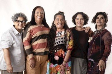 Artesãs pernambucanas responsáveis pela mostra com peças em barro e madeira