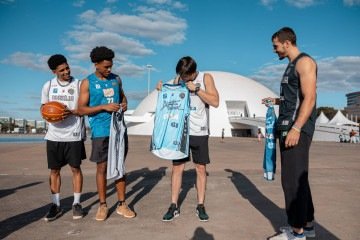 O ala Pedro, o armador Gustavo, o pivô Beller e Daniel Von Haydin são os destaques -  (crédito:  Matheus Maranhão/Caixa Brasília Basquete)