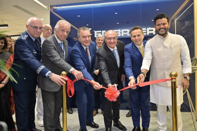 Inauguração ocorre em paralelo à assinatura de um acordo de cooperação que prevê a produção do cargueiro multimissão C-390 Millennium em território indiano - (crédito: Virendra Singh/Secom/PR) Inauguração ocorre em paralelo à assinatura de um acordo de cooperação que prevê a produção do cargueiro multimissão C-390 Millennium em território indiano - (crédito: Virendra Singh/Secom/PR)