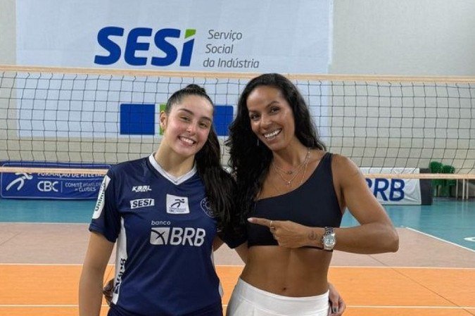 Filha de Paula Pequeno, Mel Folhas estreia na Superliga pelo Brasília