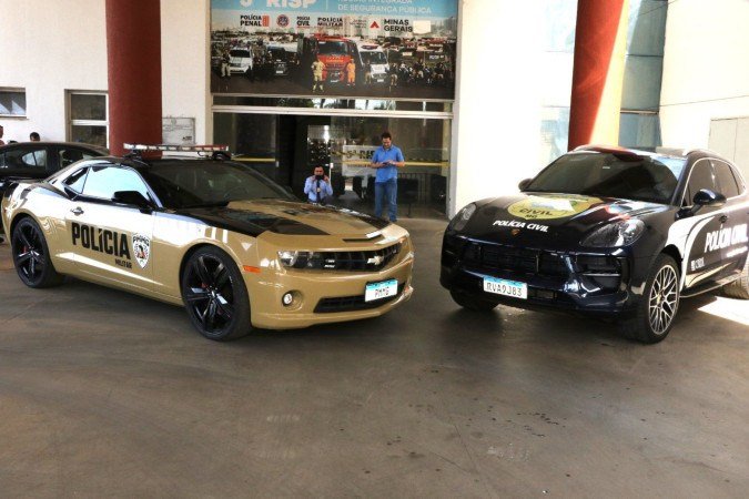 Ambos os automóveis farão parte do acervo simbólico das instituições. Os veículos serão apresentados oficialmente neste domingo (20/10), durante uma ação especial no Shopping Uberaba, que integra a divulgação da Corrida do 4º Batalhão, em comemoração aos 250 anos da PMMG - (crédito: PMMG/Divulgação) Ambos os automóveis farão parte do acervo simbólico das instituições. Os veículos serão apresentados oficialmente neste domingo (20/10), durante uma ação especial no Shopping Uberaba, que integra a divulgação da Corrida do 4º Batalhão, em comemoração aos 250 anos da PMMG - (crédito: PMMG/Divulgação)