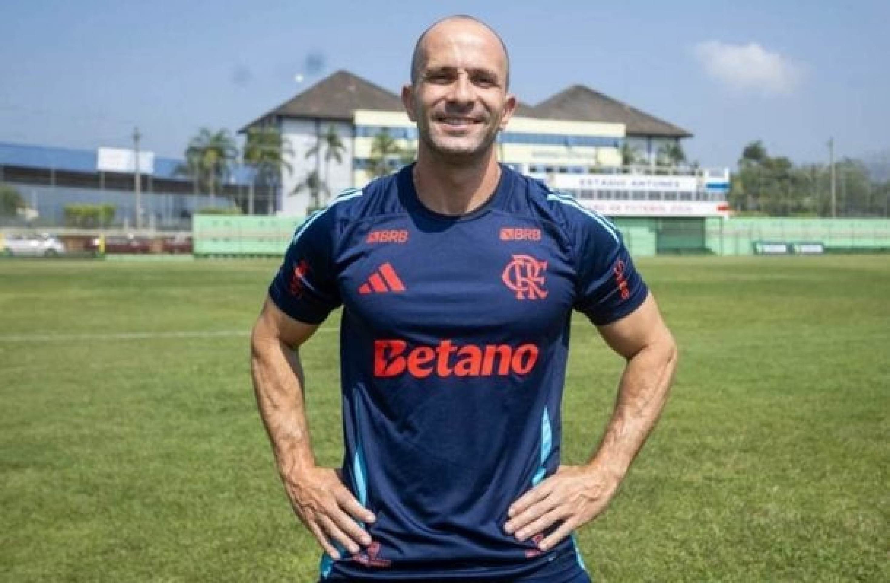 Flamengo anuncia a contratação do treinador Celso Silva para o futebol feminino