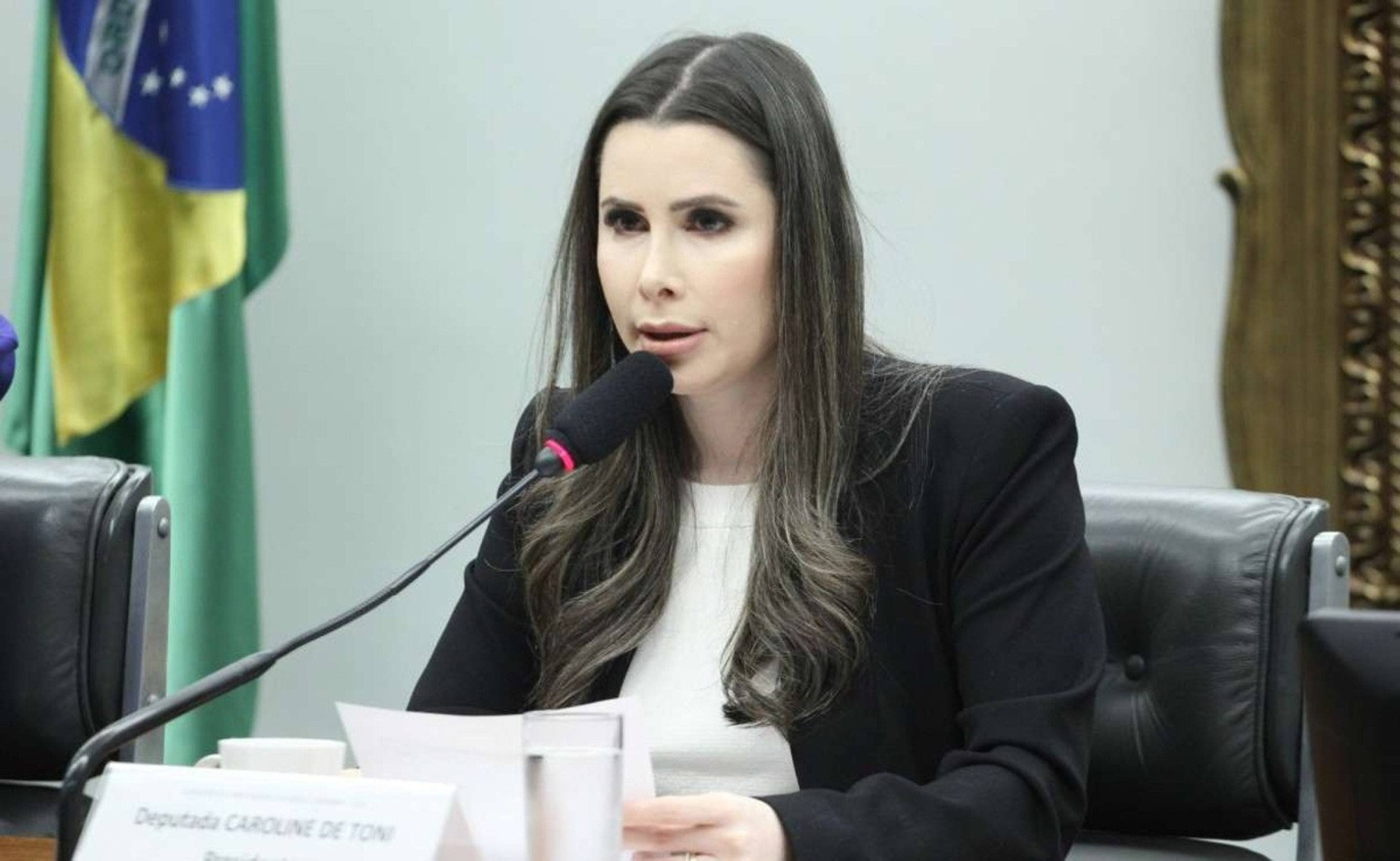 Grávida, Carol de Toni faz pausa e aguarda decisão do PL sobre o Senado