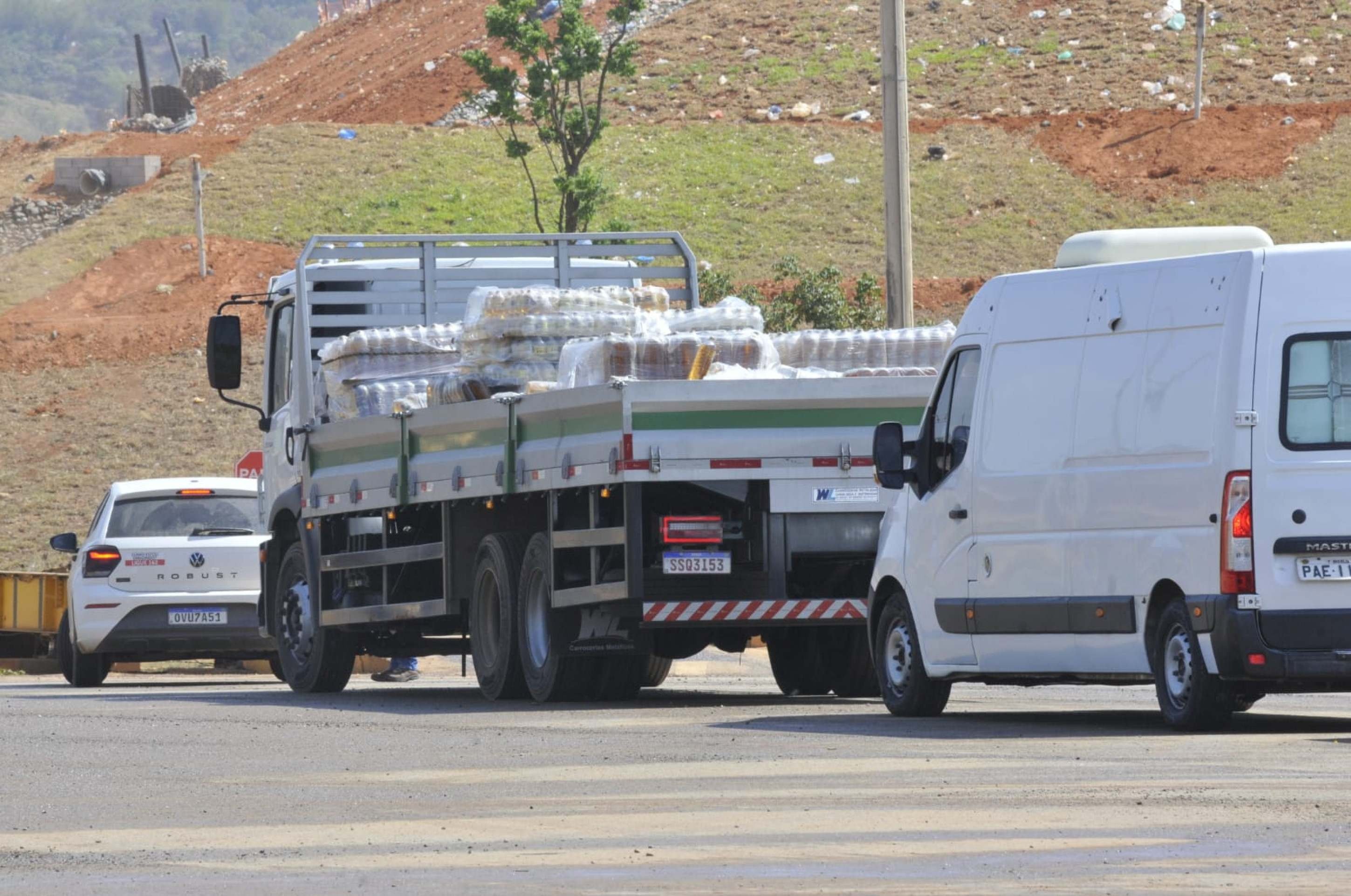 Vigilância Sanitária descarta mais de 23 mil litros de bebidas irregulares 