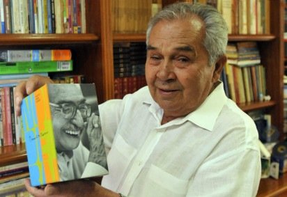 Francisco Feitoza na biblioteca, em sua casa -  (crédito:  Minervino Júnior/CB)