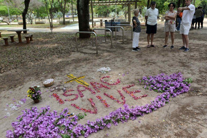 Amigos e moradores fizeram uma homenagem para Isaac neste sábado: sentimento de perda -  (crédito: Minervino Júnior/CB/D.A.Press)