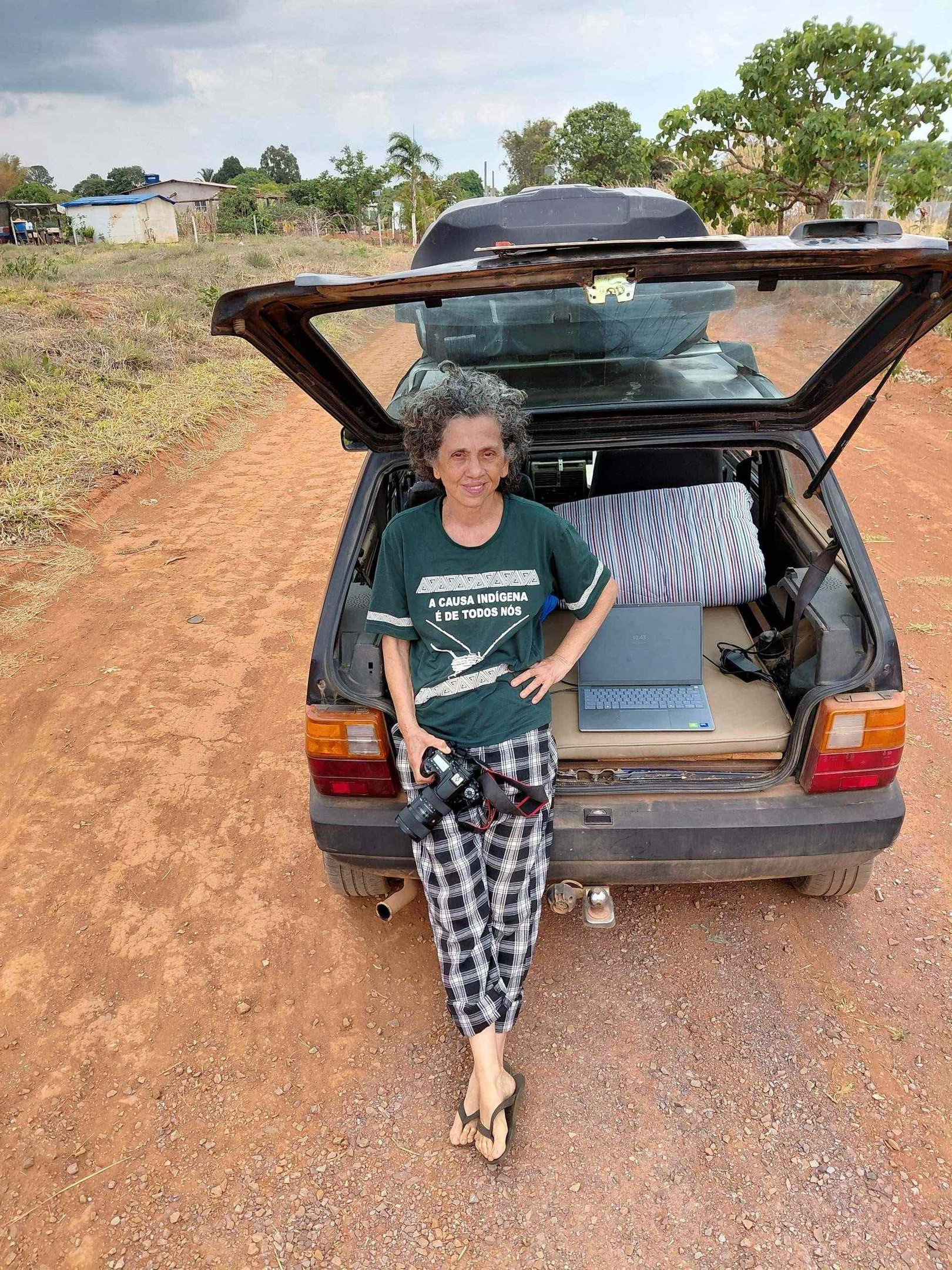  Cristina Avila e seu carro fiat uno viagem a amazonia 