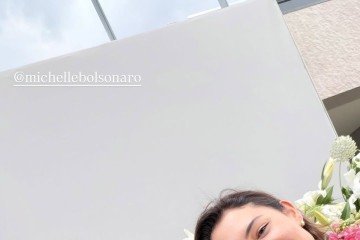Laura completa 15 anos em festa pequena em residência que Bolsonaro está em prisão domiciliar. 
