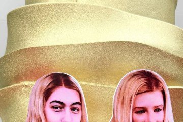 Laura completa 15 anos em festa pequena em residência que Bolsonaro está em prisão domiciliar. 