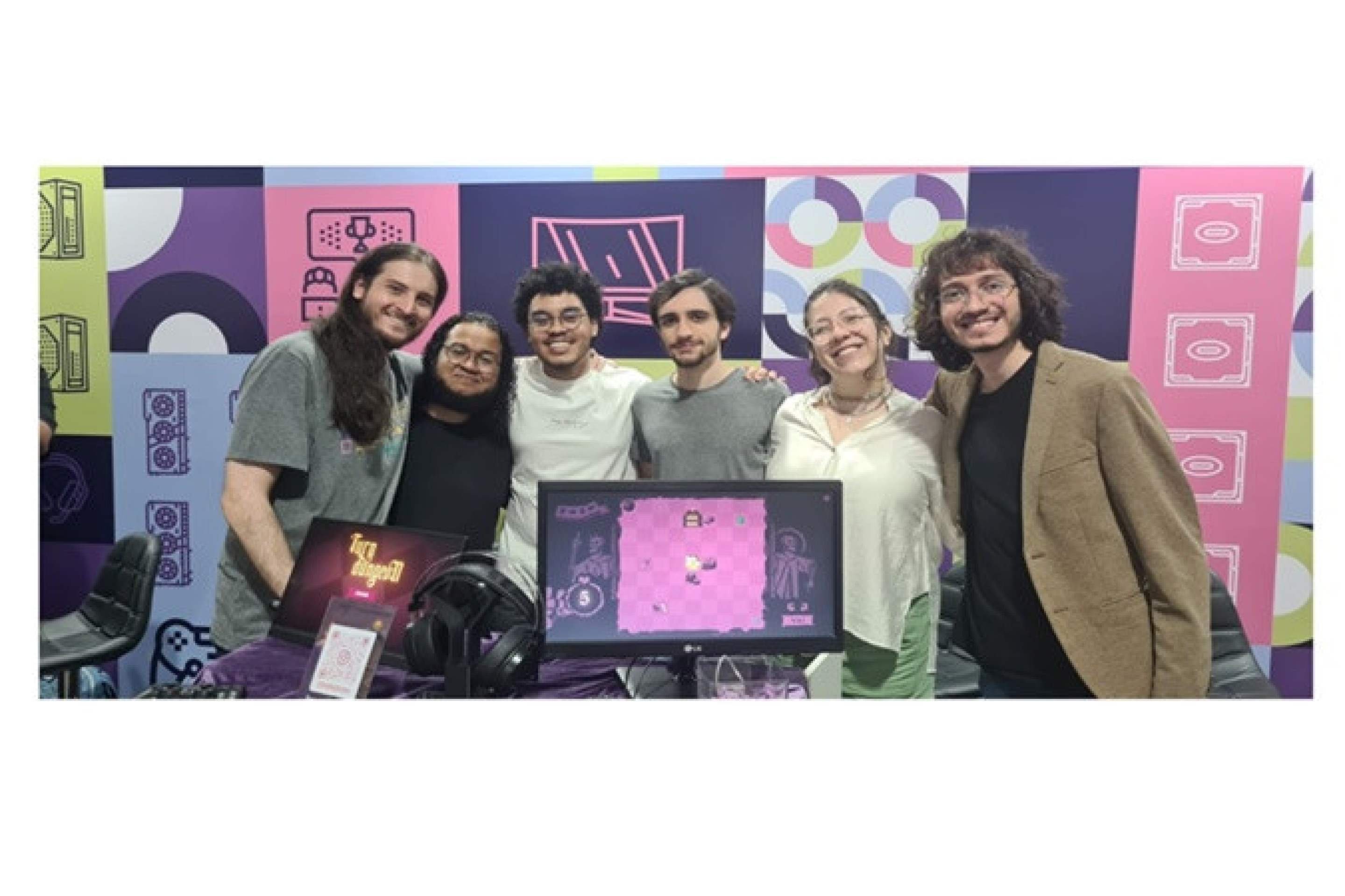 Henrique, Mateus, Diego, Fernando, Fernanda e Gui s&atilde;o membros da Estarta 