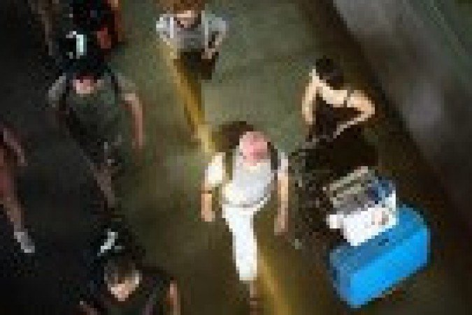 Os novos fones AirPods Pro 3 da Apple trazem tecnologia de tradução ao vivo, projetada para fazer com que os usuários compreendam conversas em diversos idiomas - (crédito: Getty Images) Os novos fones AirPods Pro 3 da Apple trazem tecnologia de tradução ao vivo, projetada para fazer com que os usuários compreendam conversas em diversos idiomas - (crédito: Getty Images)