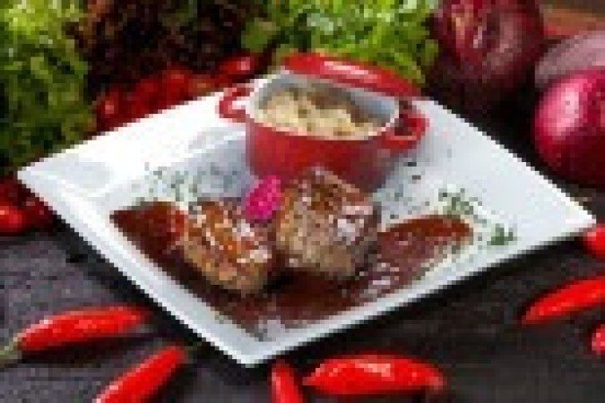 Filé mignon suíno ao molho madeira (Imagem: rocharibeiro | Shutterstock) - (crédito: EdiCase) Filé mignon suíno ao molho madeira (Imagem: rocharibeiro | Shutterstock) - (crédito: EdiCase)